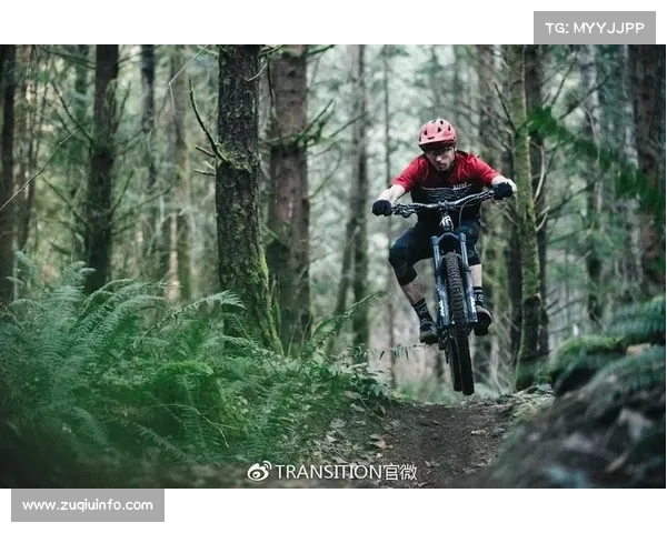 中途补给点现混乱，一名车手错失水壶被迫减速